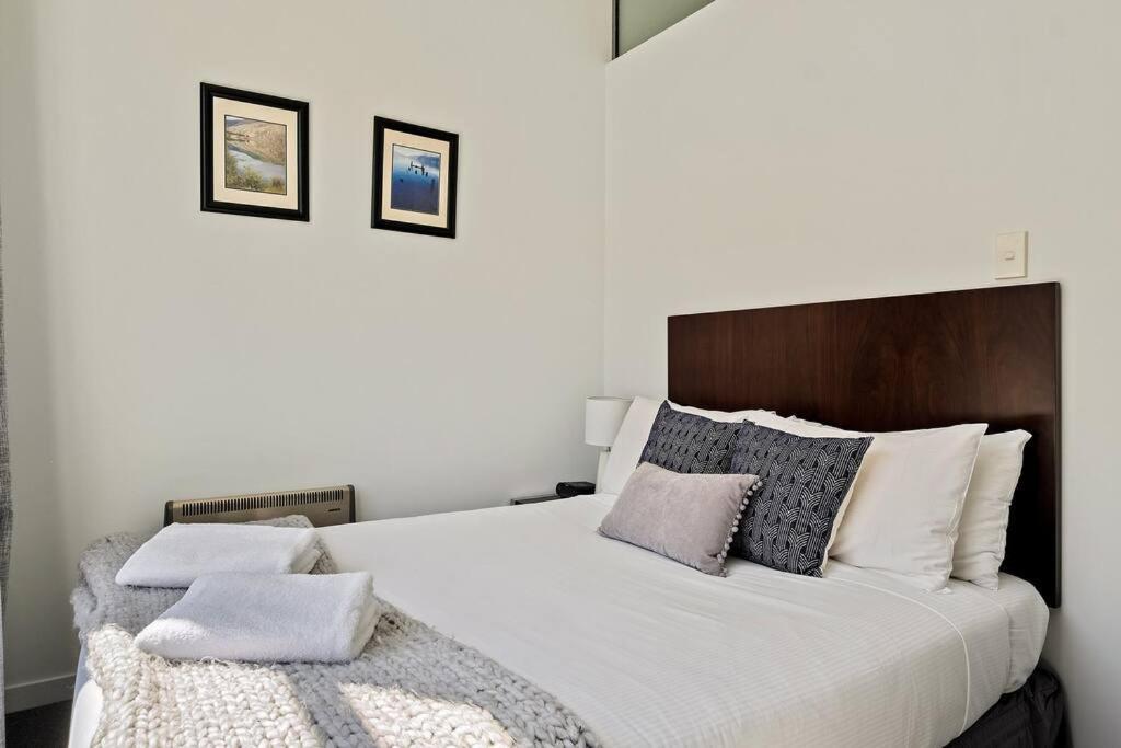 Toru - Eclectic Apartment With Delightful Lake Views Квинстаун Экстерьер фото